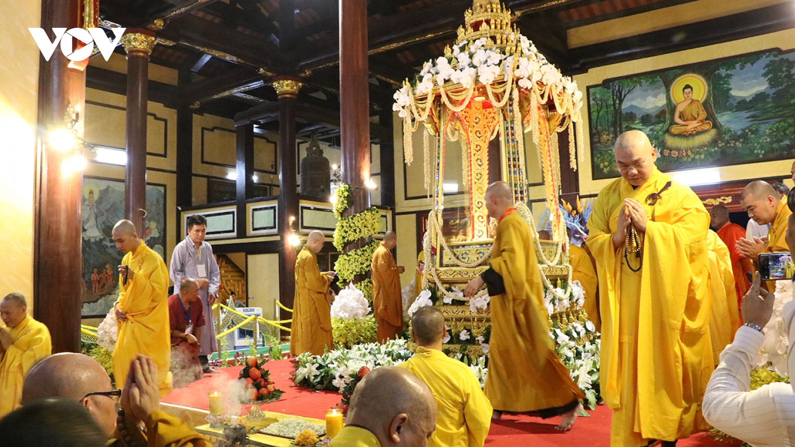 Hàng ngàn người chiêm bái Xá lợi Phật tại Đà Nẵng